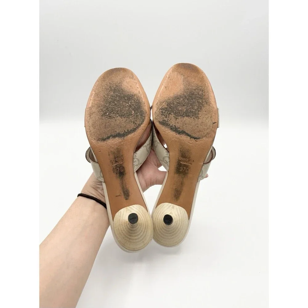 Gucci White Leather Kitten Heels Embossed GG Logo Accent & Charm Y2K Size EU 37